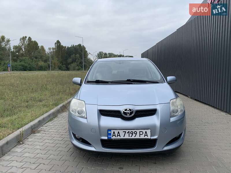 Хэтчбек Toyota Auris 2007 в Киеве