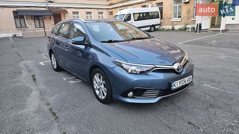 Універсал Toyota Auris 2015 в Києві