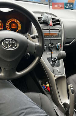 Хэтчбек Toyota Auris 2008 в 