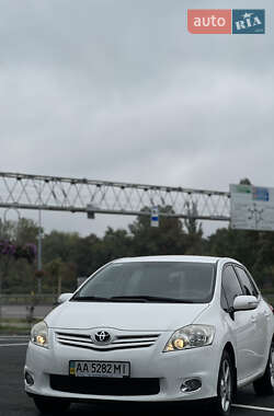 Хэтчбек Toyota Auris 2012 в Киеве