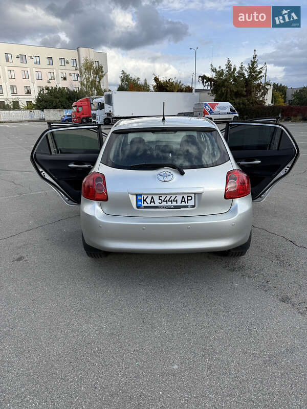 Хэтчбек Toyota Auris 2008 в Киеве