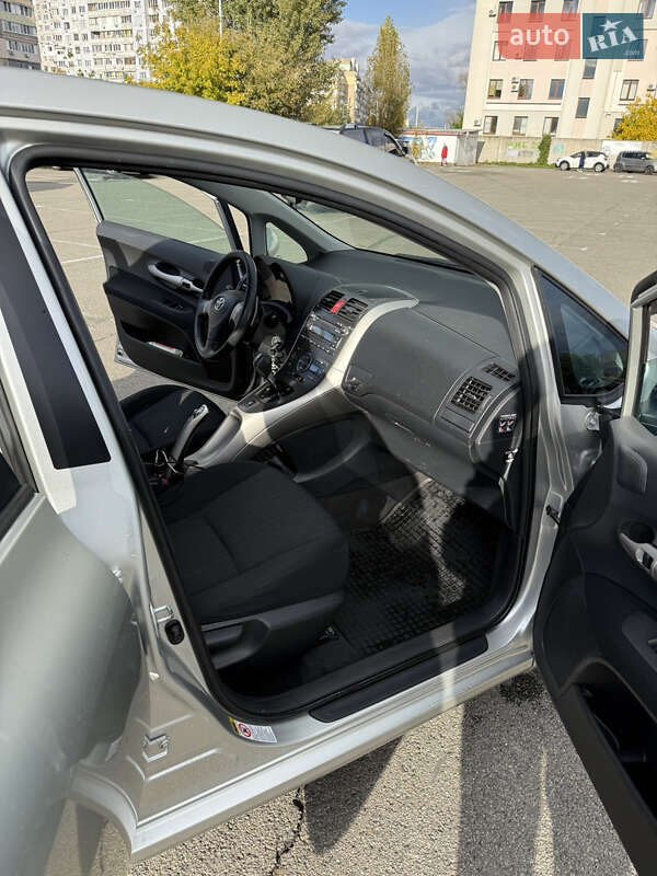 Хэтчбек Toyota Auris 2008 в Киеве