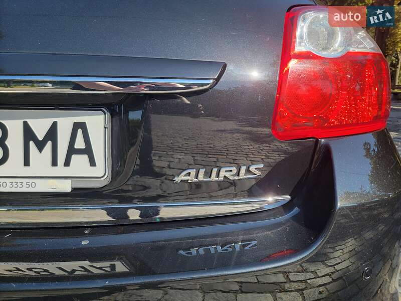 Хэтчбек Toyota Auris 2011 в Киеве