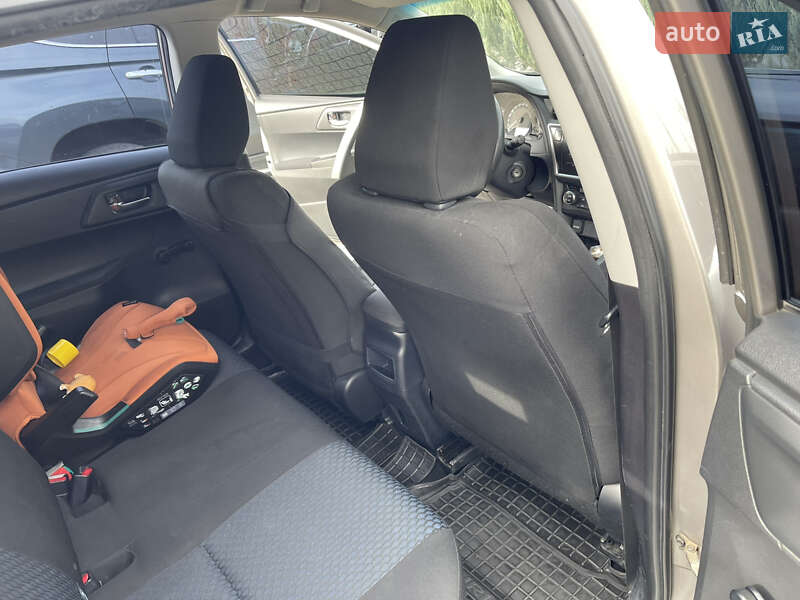 Хэтчбек Toyota Auris 2013 в Полтаве