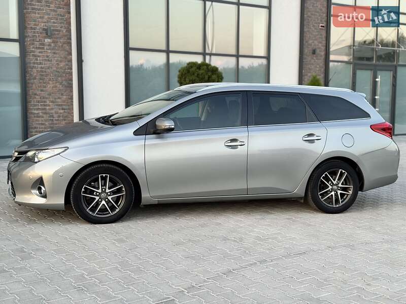 Универсал Toyota Auris 2014 в Тернополе