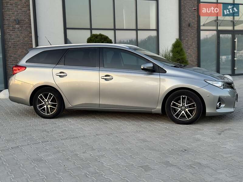 Универсал Toyota Auris 2014 в Тернополе