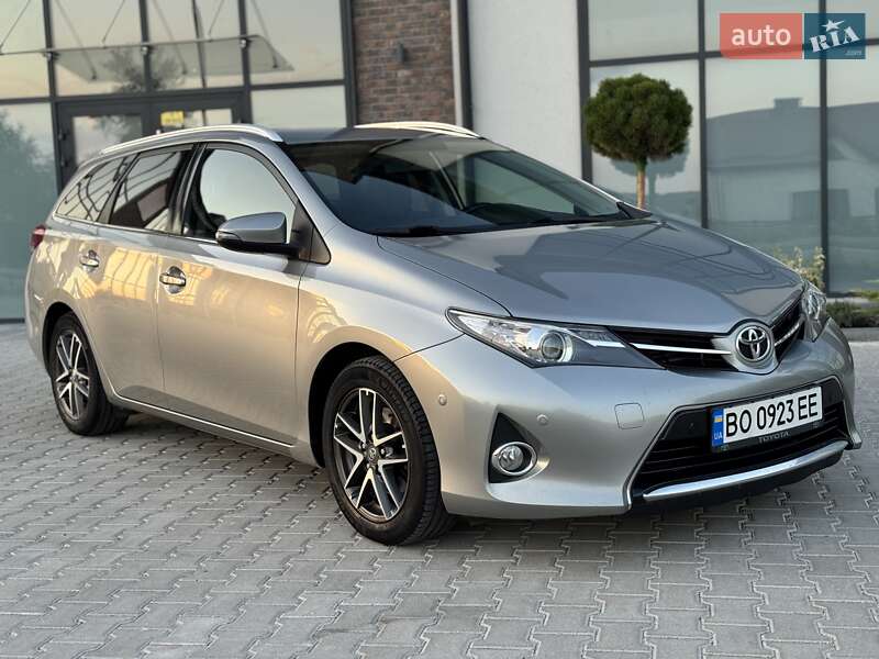 Универсал Toyota Auris 2014 в Тернополе