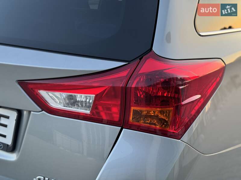 Универсал Toyota Auris 2014 в Тернополе