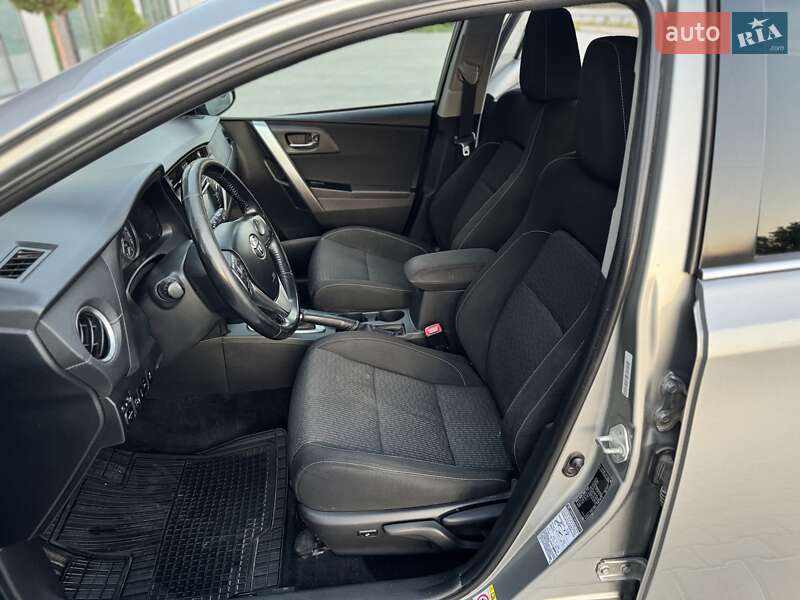 Универсал Toyota Auris 2014 в Тернополе