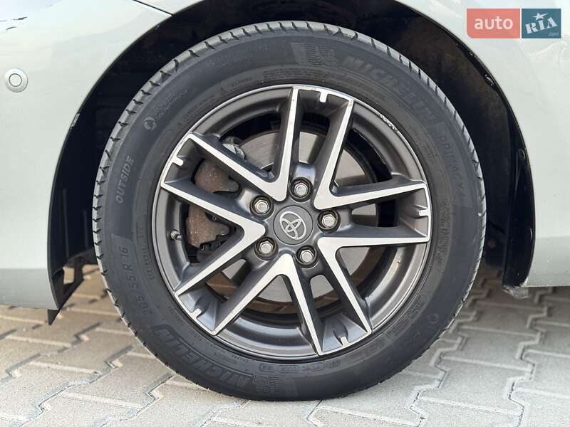 Универсал Toyota Auris 2014 в Тернополе