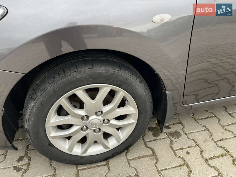 Хэтчбек Toyota Auris 2008 в Черновцах