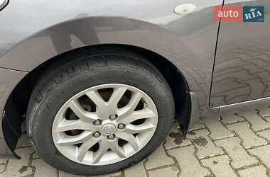 Хэтчбек Toyota Auris 2008 в 