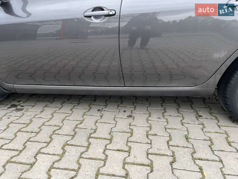 Хэтчбек Toyota Auris 2008 в Черновцах