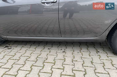 Хэтчбек Toyota Auris 2008 в 
