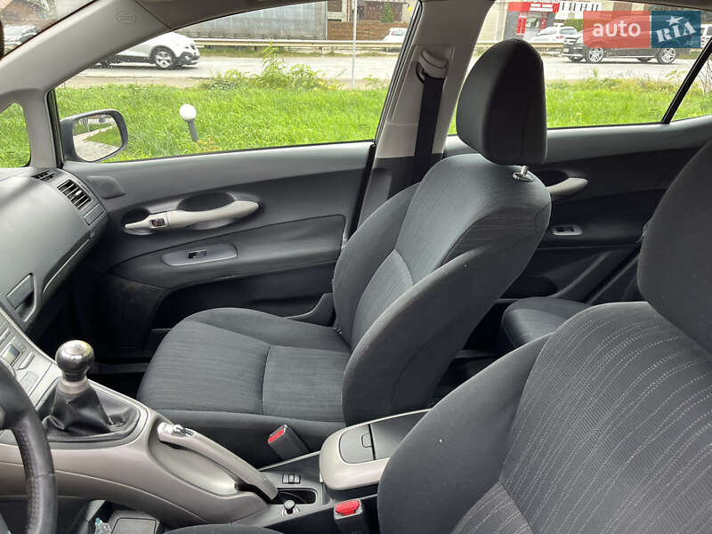Хэтчбек Toyota Auris 2008 в Черновцах