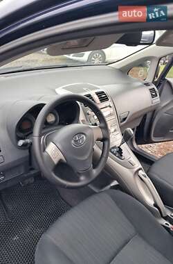 Хэтчбек Toyota Auris 2007 в 