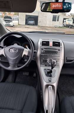 Хэтчбек Toyota Auris 2007 в 