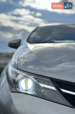 Хэтчбек Toyota Auris 2014 в 