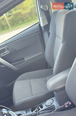 Хэтчбек Toyota Auris 2014 в 
