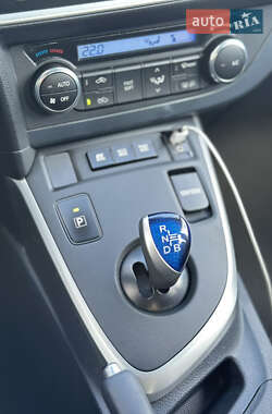 Хэтчбек Toyota Auris 2014 в 