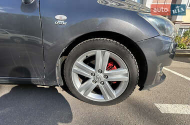 Хэтчбек Toyota Auris 2007 в 