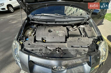 Хэтчбек Toyota Auris 2007 в 