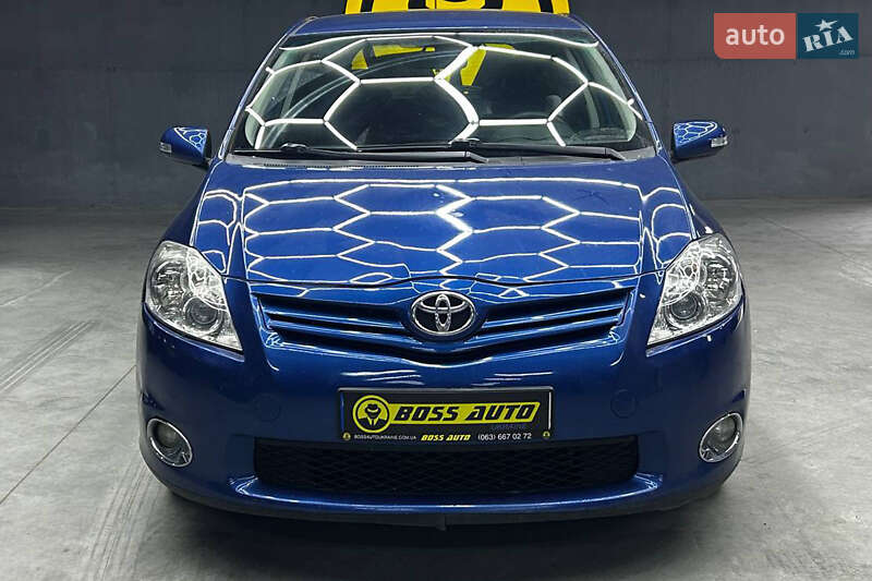 Хэтчбек Toyota Auris 2011 в Черновцах