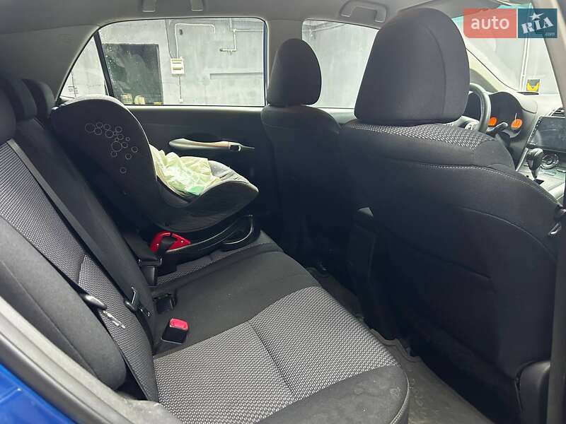Хэтчбек Toyota Auris 2011 в Черновцах