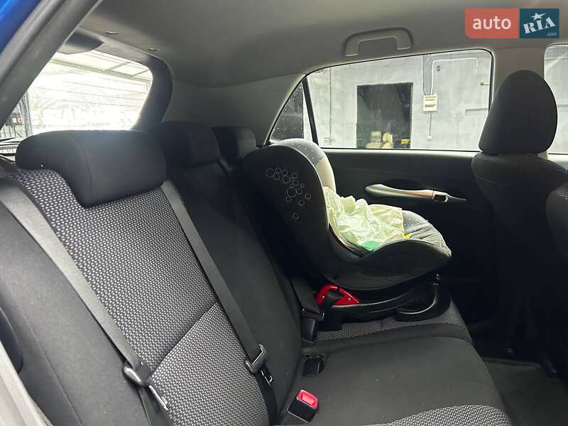 Хэтчбек Toyota Auris 2011 в Черновцах