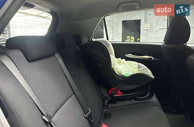 Хетчбек Toyota Auris 2011 в 