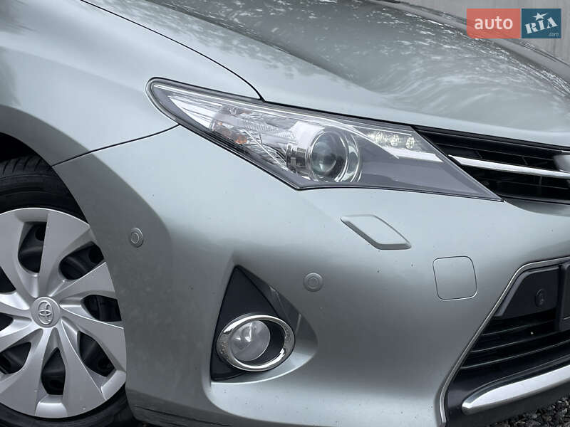 Хэтчбек Toyota Auris 2012 в Киеве