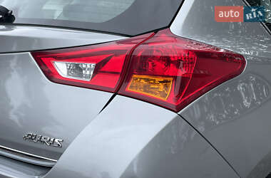 Хэтчбек Toyota Auris 2012 в 