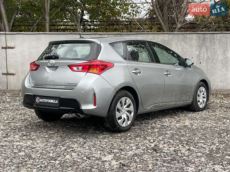 Хэтчбек Toyota Auris 2012 в Киеве