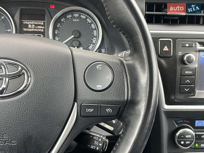 Хэтчбек Toyota Auris 2012 в Киеве