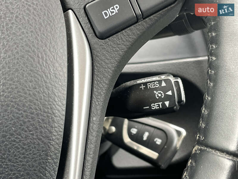 Хэтчбек Toyota Auris 2012 в Киеве