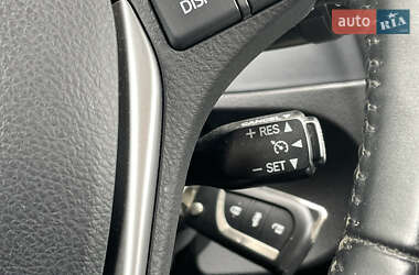 Хэтчбек Toyota Auris 2012 в 
