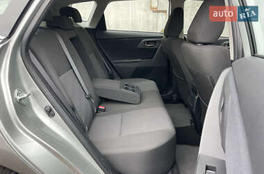 Хэтчбек Toyota Auris 2012 в 