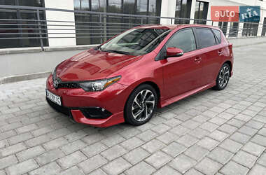 Хэтчбек Toyota Auris 2015 в 