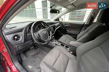 Хэтчбек Toyota Auris 2015 в 