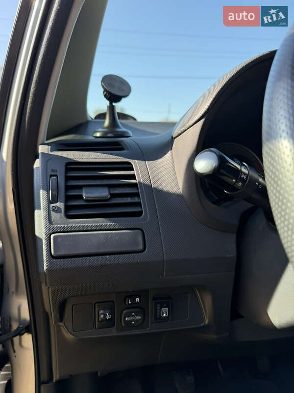 Хэтчбек Toyota Auris 2010 в Ивано-Франково фото 10 Хэтчбек Toyota Auris 2010 в Ивано-Франково