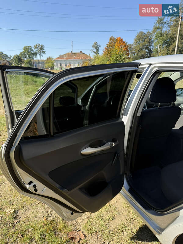 Хэтчбек Toyota Auris 2010 в Ивано-Франково фото 14 Хэтчбек Toyota Auris 2010 в Ивано-Франково