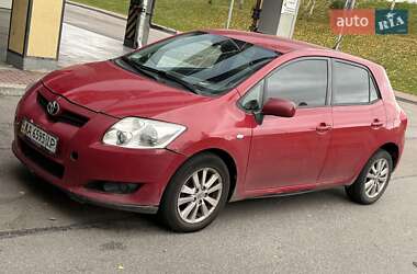 Хэтчбек Toyota Auris 2008 в Каменском