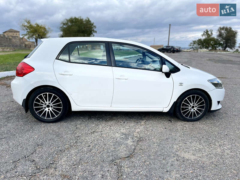 Хэтчбек Toyota Auris 2007 в Белгороде-Днестровском