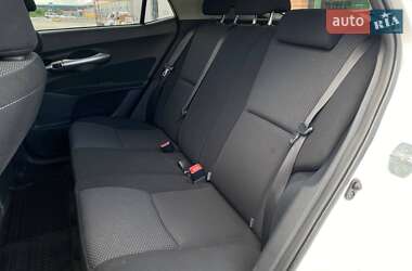 Хэтчбек Toyota Auris 2011 в 