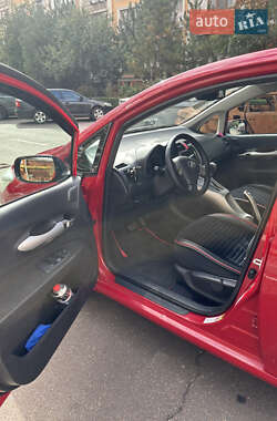 Хэтчбек Toyota Auris 2009 в 