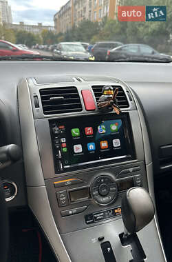 Хэтчбек Toyota Auris 2009 в 