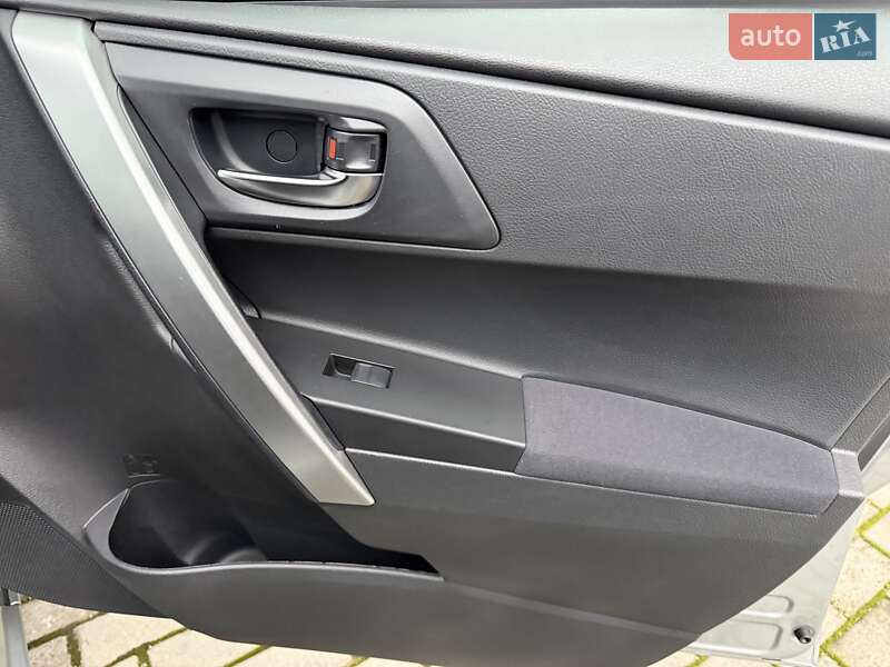 Хэтчбек Toyota Auris 2014 в Виннице