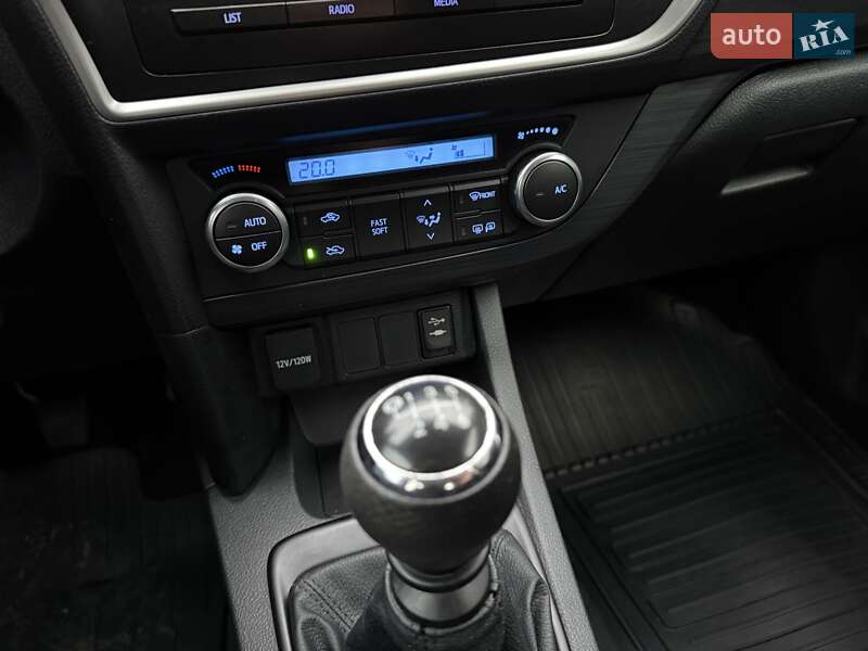 Хэтчбек Toyota Auris 2014 в Виннице