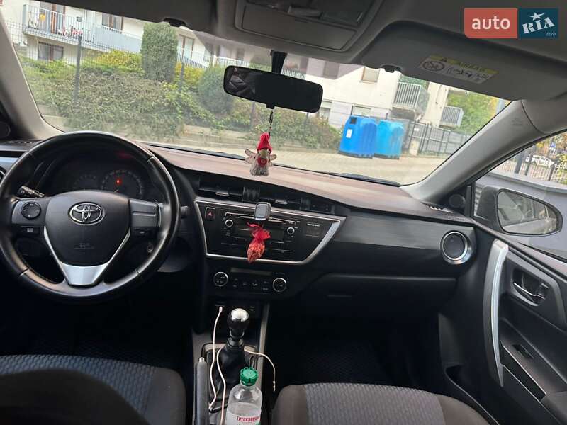 Хэтчбек Toyota Auris 2013 в Львове