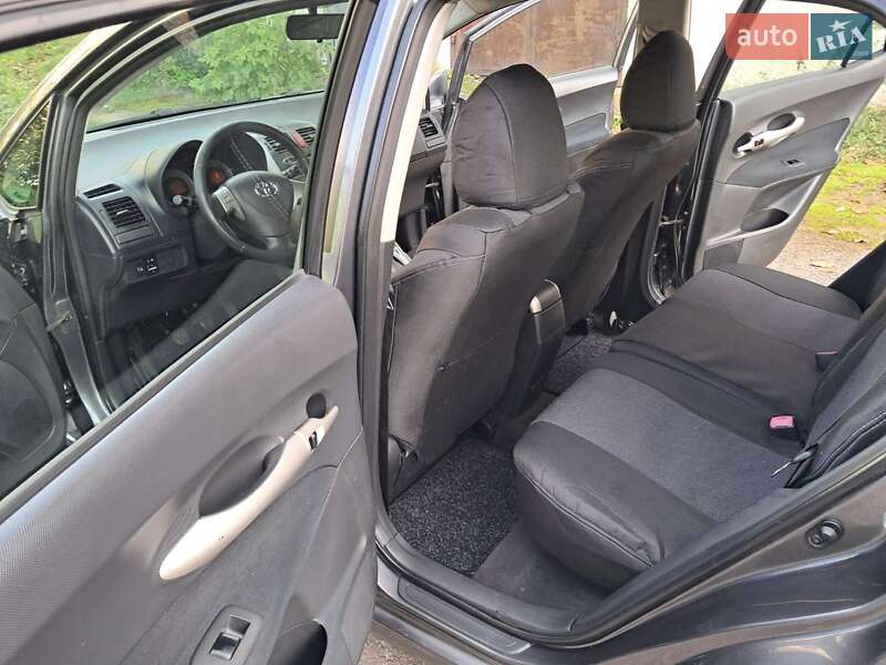 Хэтчбек Toyota Auris 2008 в Чернигове